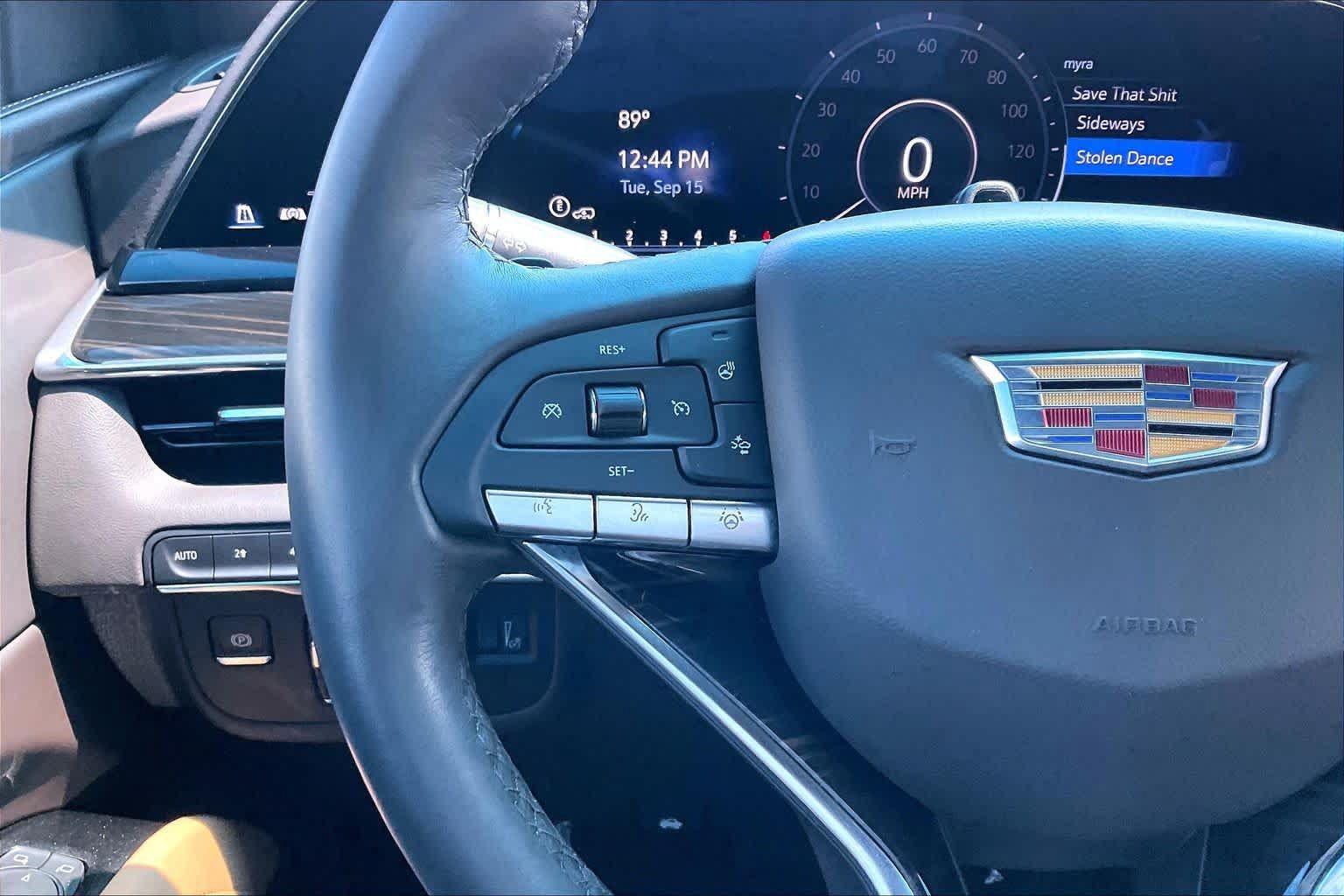 Used 2024 Cadillac Escalade Premium Luxury w/ Performance Package AWD/4WD image 46