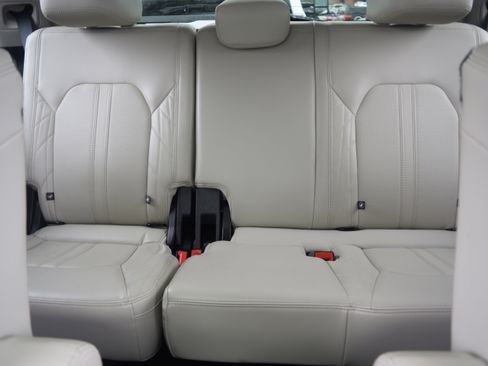 Used 2019 Ford Expedition Platinum image 17