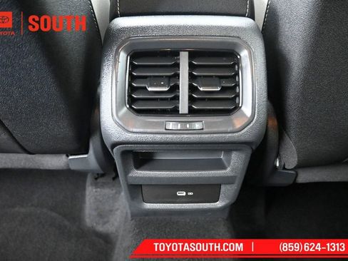 Used 2025 Volkswagen Taos SE FWD image 25