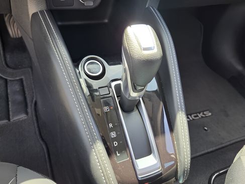 Used 2020 Nissan Kicks SV FWD image 21