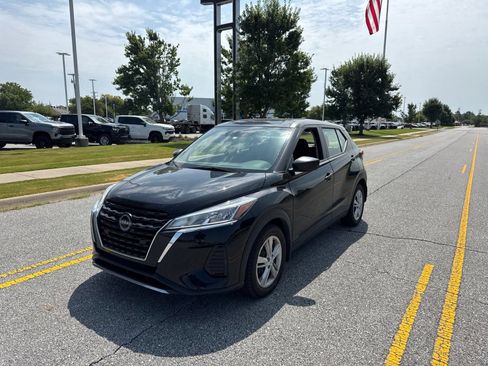 Used 2023 Nissan Kicks S w/ Interior Electronics Package FWD image 1