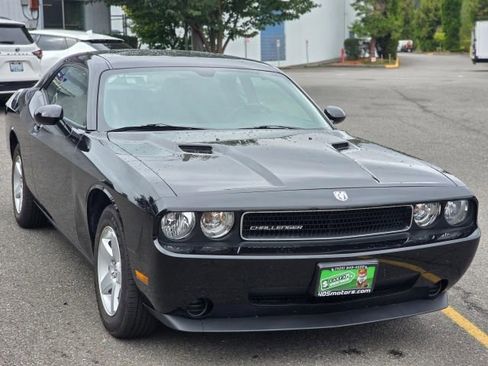 Used 2010 Dodge Challenger SE image 1