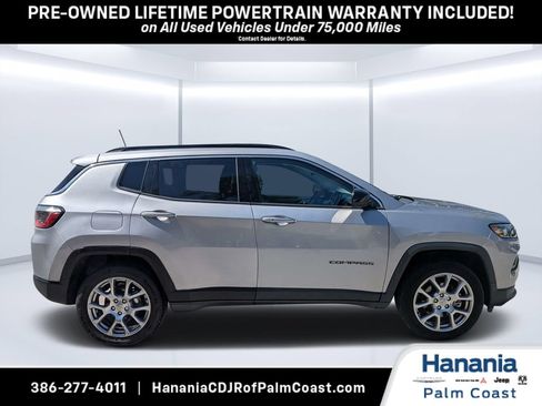 Used 2022 Jeep Compass Latitude w/ Sun and Sound Group AWD/4WD image 2