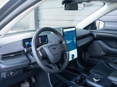 Used 2022 Ford Mustang Mach-E Premium image 16