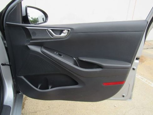 Used 2022 Hyundai Ioniq SE image 20