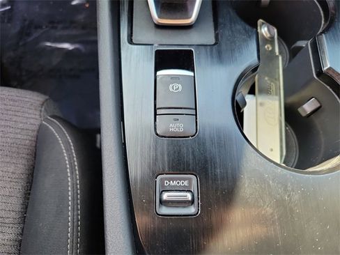 Used 2021 Nissan Rogue S image 21