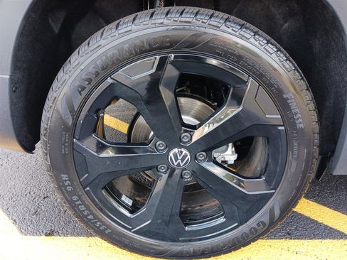 New 2025 Volkswagen Taos SEL image 36