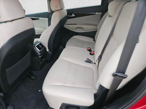 Used 2018 Kia Sorento LX image 10