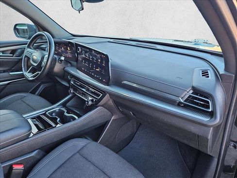 Used 2024 Chevrolet Traverse LT image 23