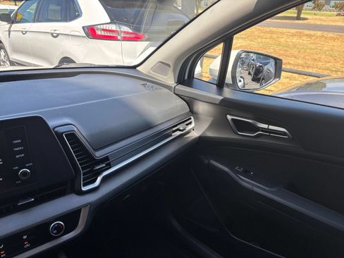 Used 2025 Kia Sportage LX AWD/4WD image 33