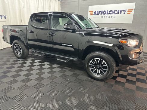 Used 2023 Toyota Tacoma TRD Sport w/ Technology Package image 2