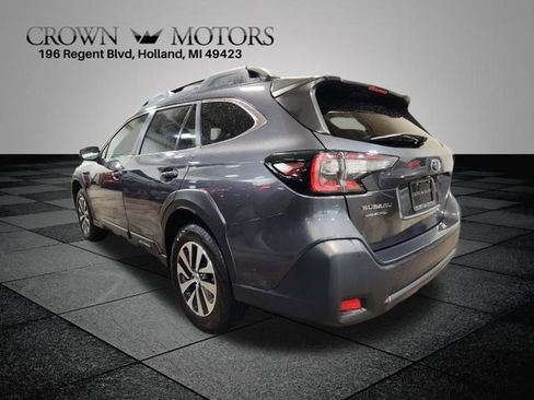 Used 2025 Subaru Outback Premium AWD/4WD image 5