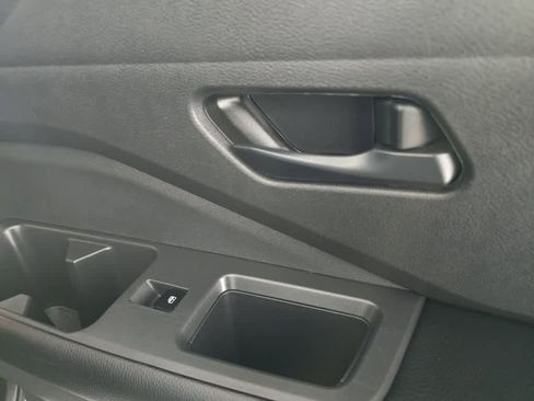 Used 2023 Nissan Pathfinder S image 11