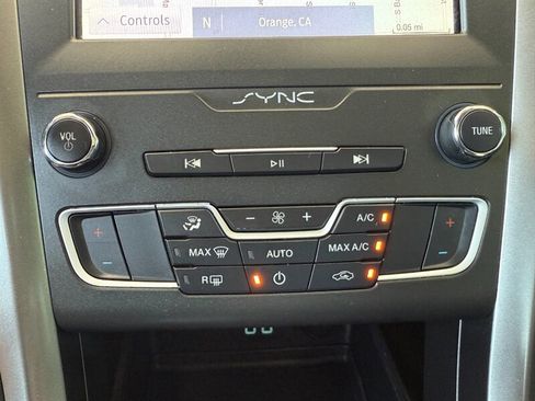 Used 2020 Ford Fusion SE image 35