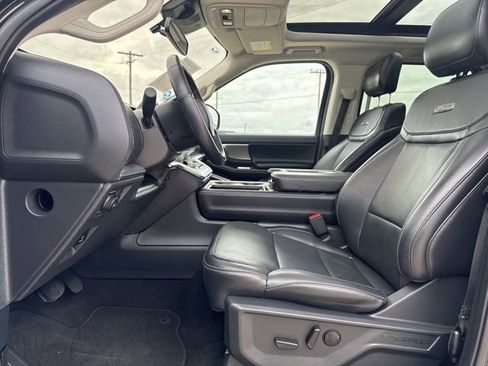 Used 2025 Ford Expedition Platinum AWD/4WD image 2