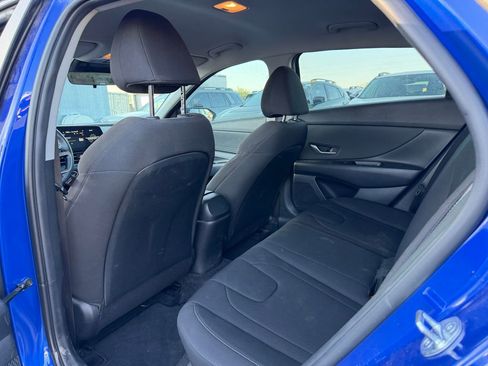 Used 2023 Hyundai Elantra SEL w/ Convenience Package FWD image 6