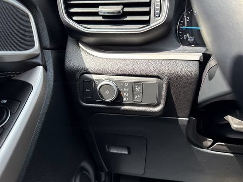 Used 2022 Ford Explorer XLT w/ Equipment Group 202A AWD/4WD image 14