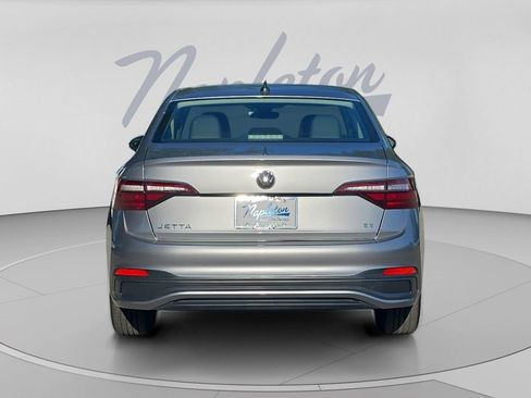 Certified 2024 Volkswagen Jetta SE FWD image 7