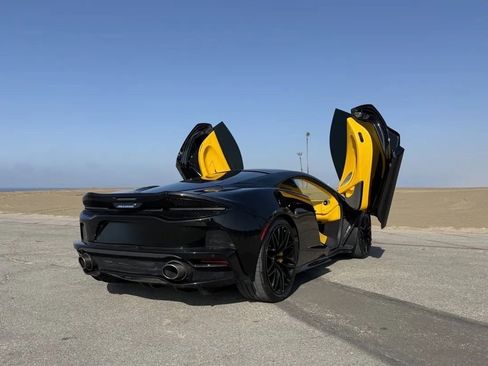 Used 2022 McLaren GT image 5
