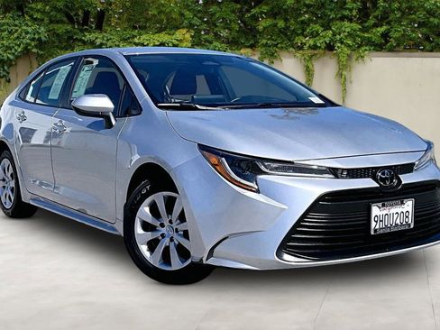 Certified 2023 Toyota Corolla LE image 1