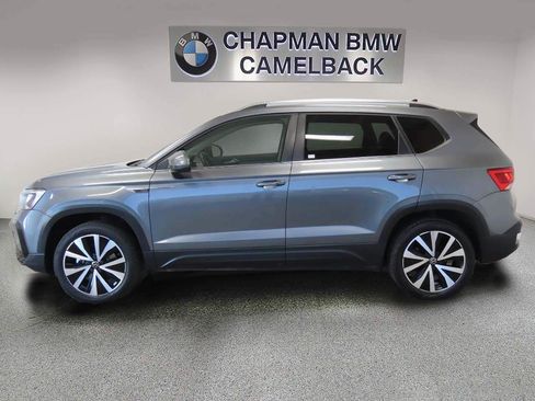 Used 2024 Volkswagen Taos SE FWD image 3