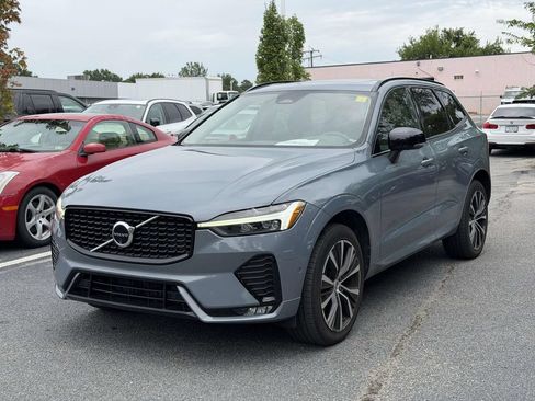 Used 2024 Volvo XC60 B5 Plus AWD/4WD image 4