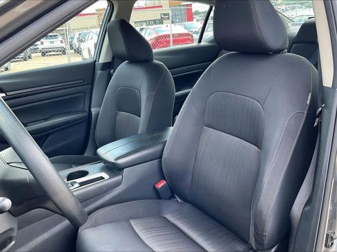 Used 2025 Nissan Altima 2.5 SV FWD image 9