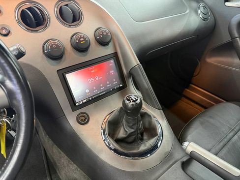 Used 2006 Pontiac Solstice Convertible w/ Premium Package RWD image 32
