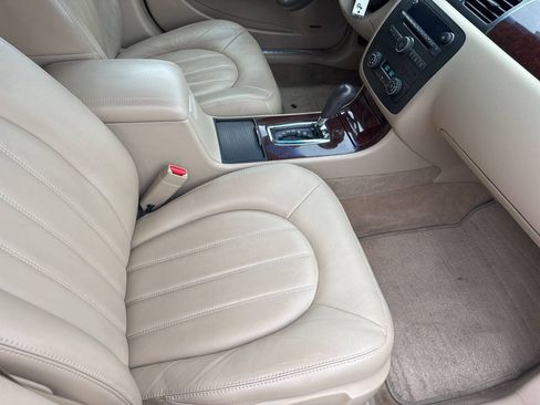 Used 2011 Buick Lucerne CXL FWD image 8