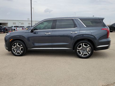 Used 2025 Hyundai Palisade SEL FWD image 2