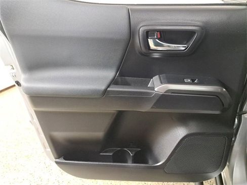 Used 2020 Toyota Tacoma TRD Off-Road image 14