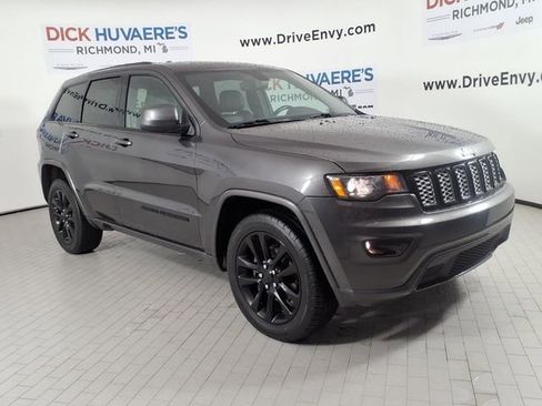 Used 2019 Jeep Grand Cherokee Altitude AWD/4WD image 3