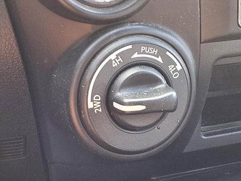 Used 2019 Nissan Titan SL w/ Midnight Edition image 17