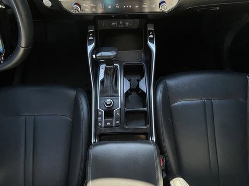 Used 2024 Kia Sorento EX w/ Panoramic Sunroof Package image 19