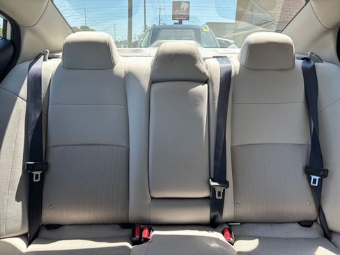 Used 2025 Nissan Altima 2.5 SV FWD image 38