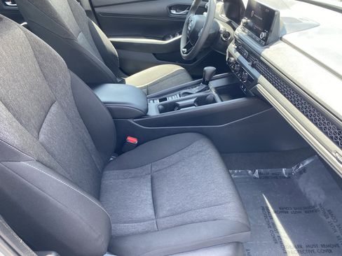 Certified 2025 Honda Accord LX image 9