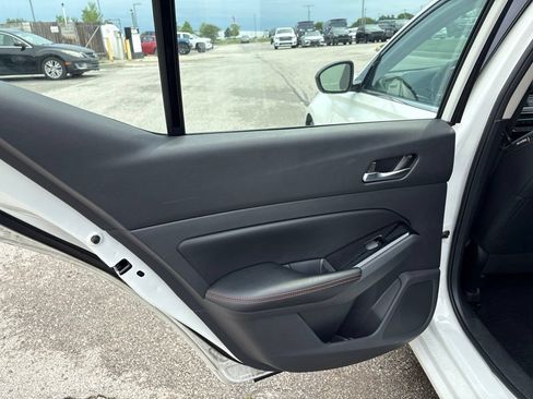 Used 2025 Nissan Altima 2.5 SR FWD image 16