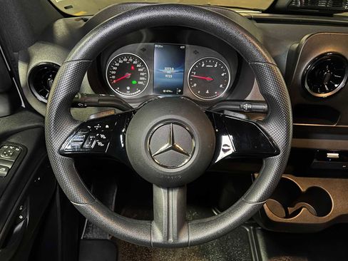 Used 2025 Mercedes-Benz Sprinter 2500 image 22
