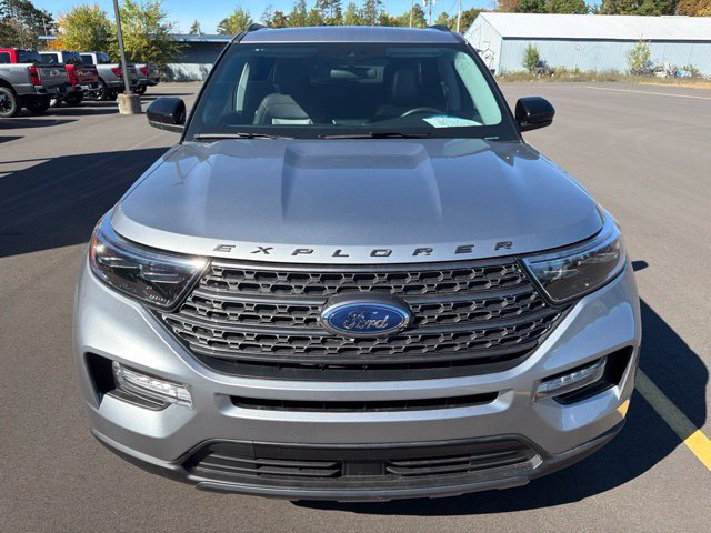 Used 2024 Ford Explorer XLT w/ Equipment Group 202A AWD/4WD image 8