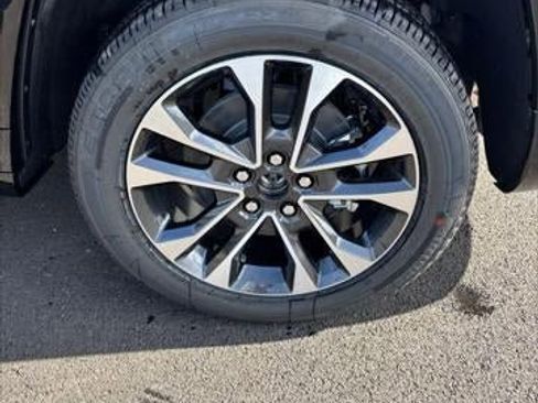 New 2025 Jeep Grand Cherokee L Overland w/ Advanced Protech Group III image 44