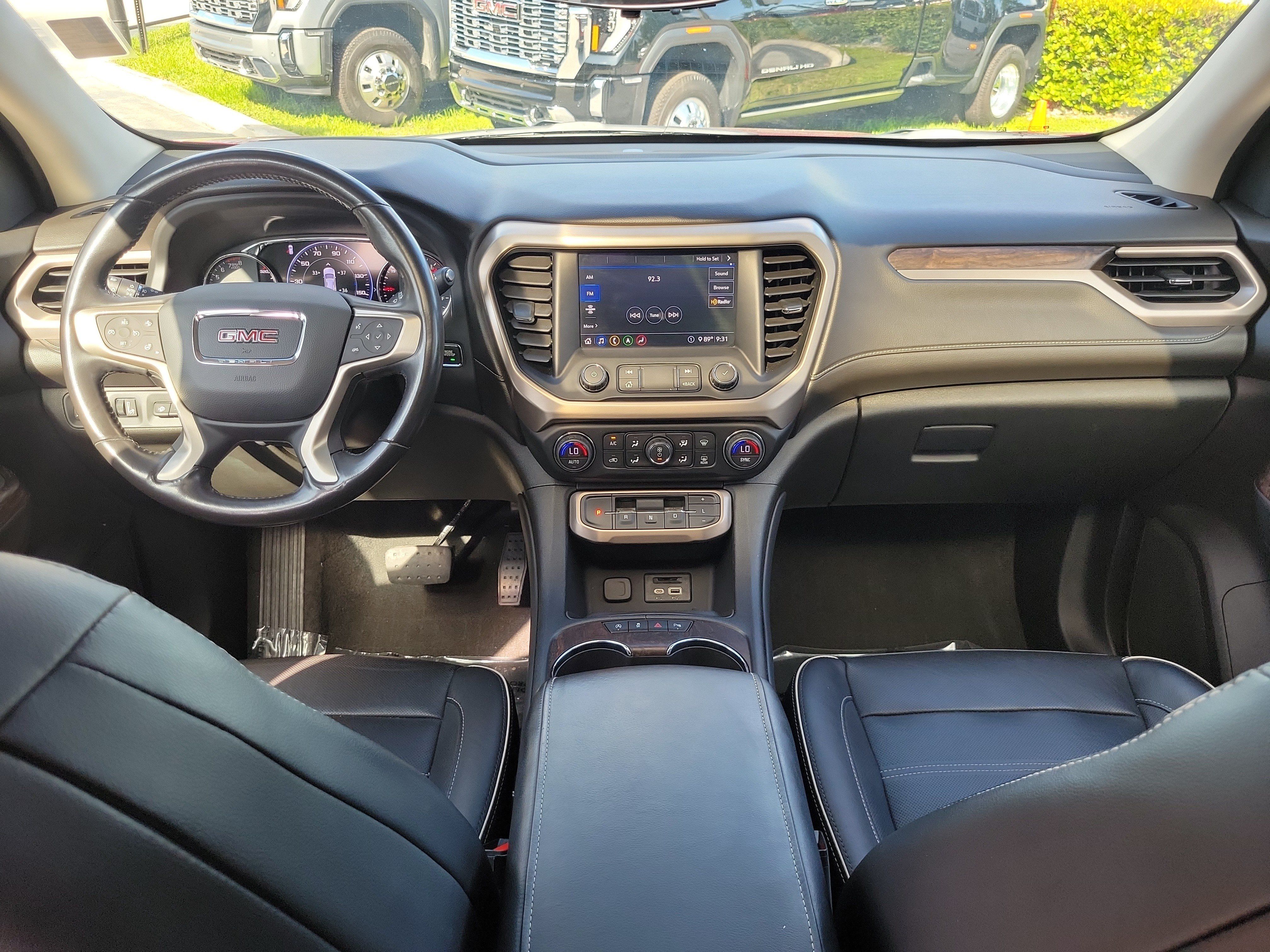 Used 2020 GMC Acadia Denali w/ Technology Package FWD image 17