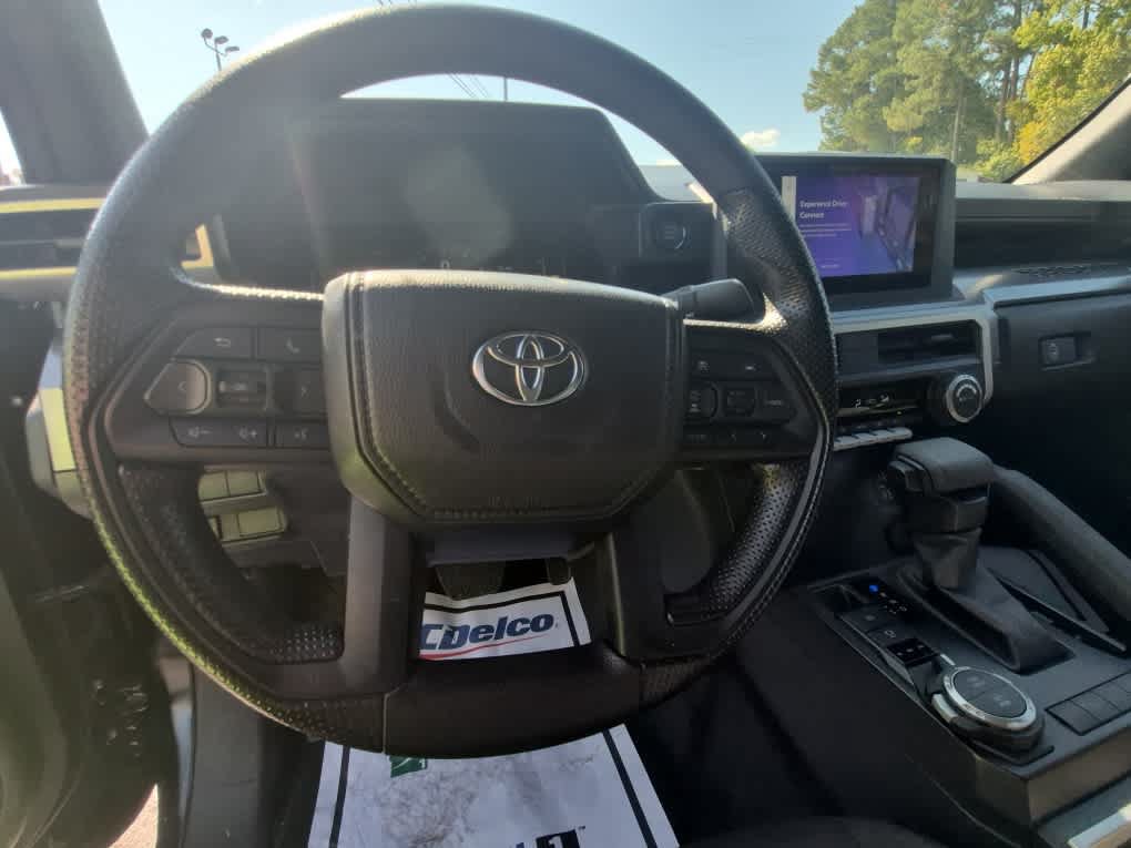 Used 2025 Toyota Tacoma SR5 AWD/4WD image 18