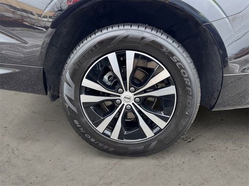 Certified 2025 Volvo XC60 B5 Core image 7