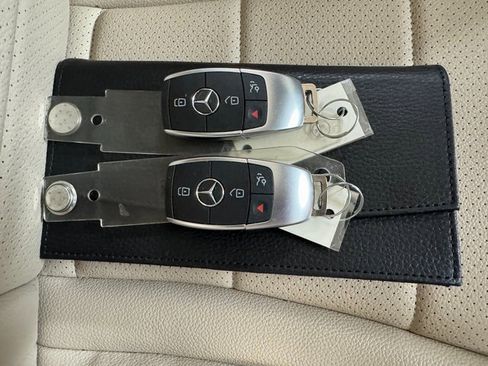 Used 2022 Mercedes-Benz GLC 300 GLC 300 w/ Premium Package Lite image 27