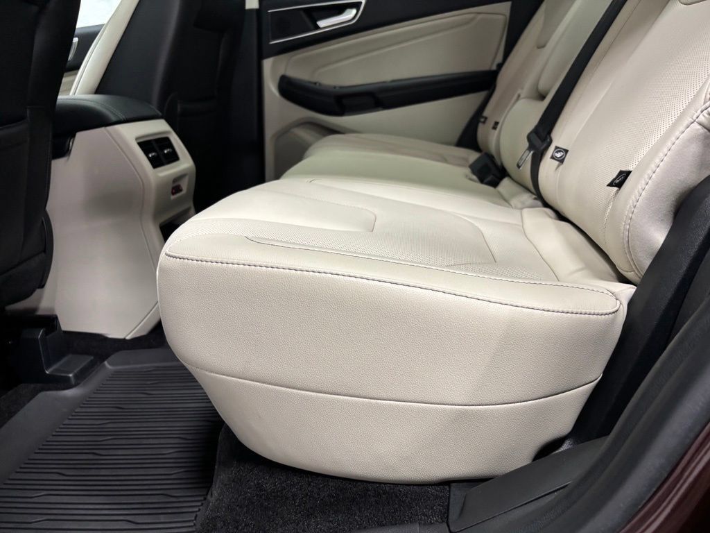 Used 2018 Ford Edge Titanium w/ Equipment Group 301A AWD/4WD image 43