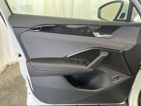 New 2026 Volkswagen Tiguan SE image 9