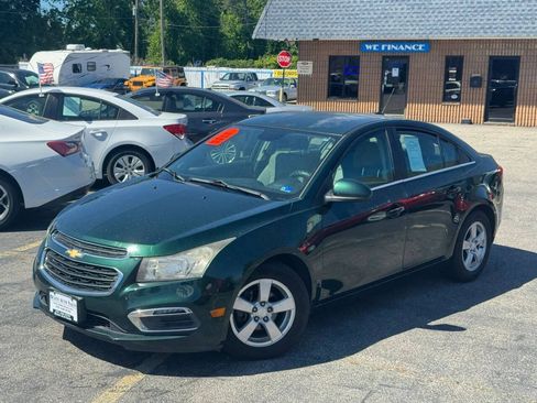 Used 2015 Chevrolet Cruze LT FWD image 2