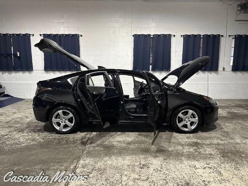 Used 2017 Chevrolet Volt LT w/ Comfort Package image 38