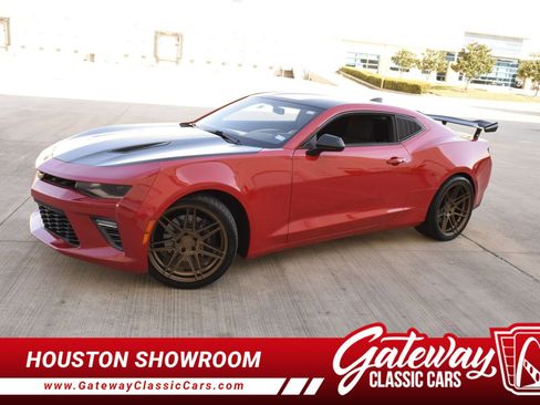 Used 2016 Chevrolet Camaro SS image 1