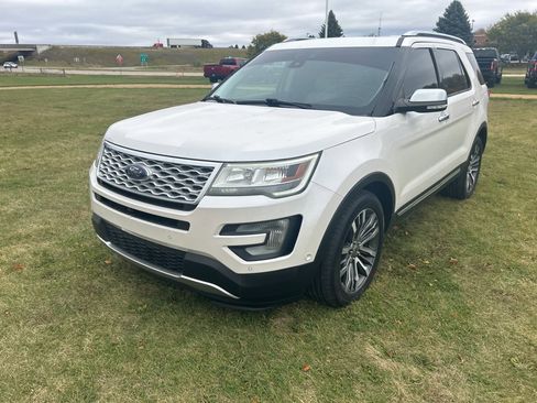 Used 2017 Ford Explorer Platinum image 3